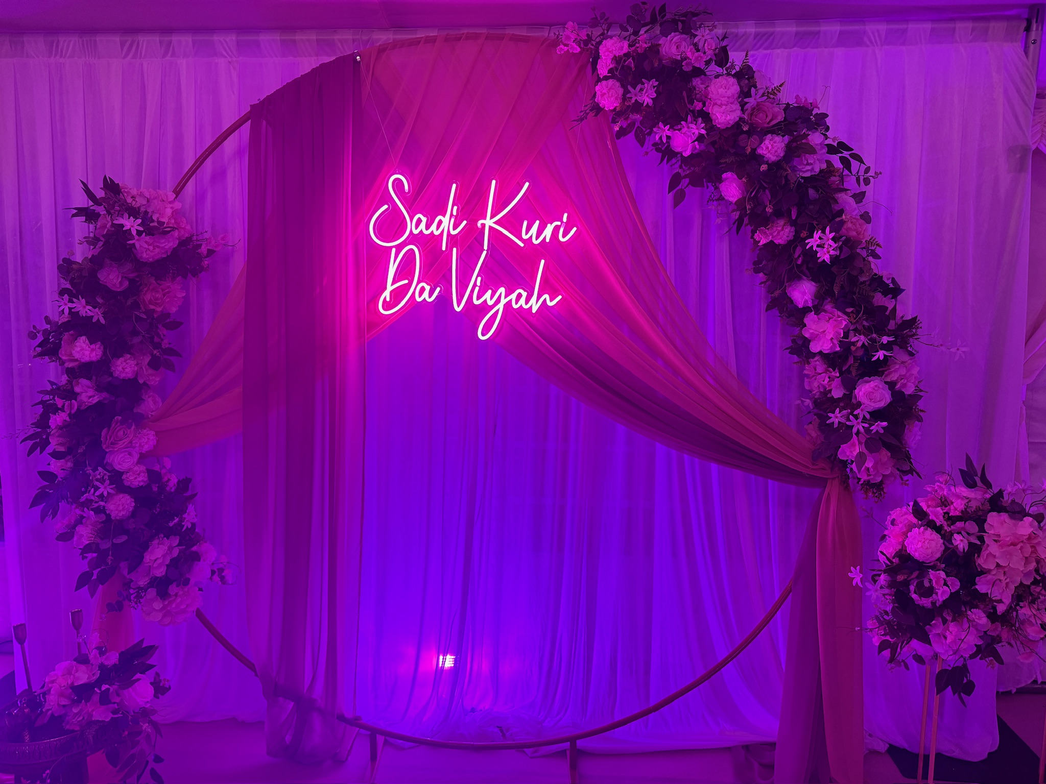 Neon sign floral arch backdrop — Regiis Events