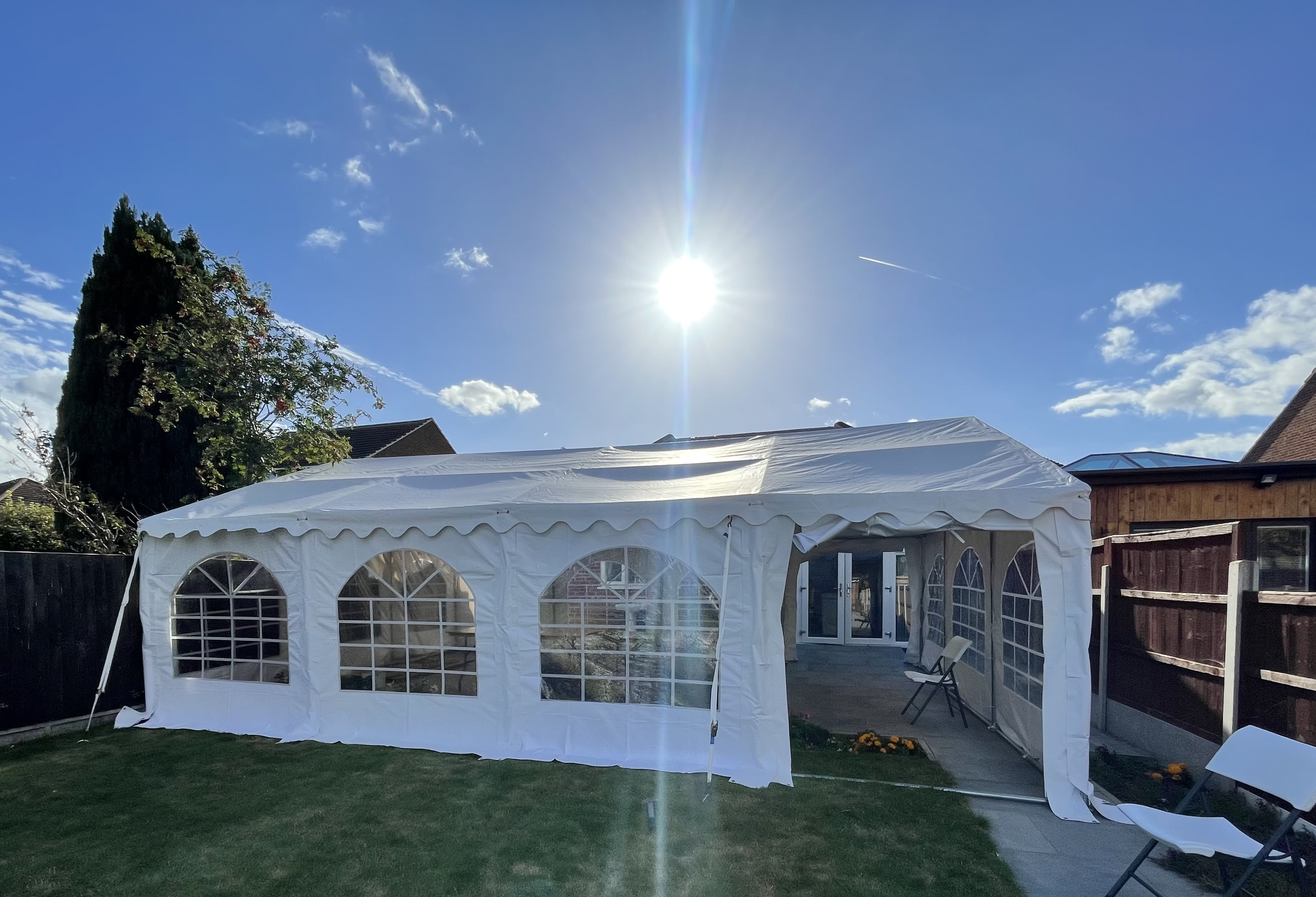 Marquee in residential garden — Regiis Events